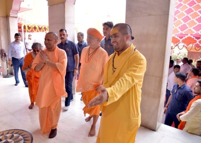 UP Nikay Chunav 2023 CM Yogi gave mantra of victory to BJP workers in Varanasi