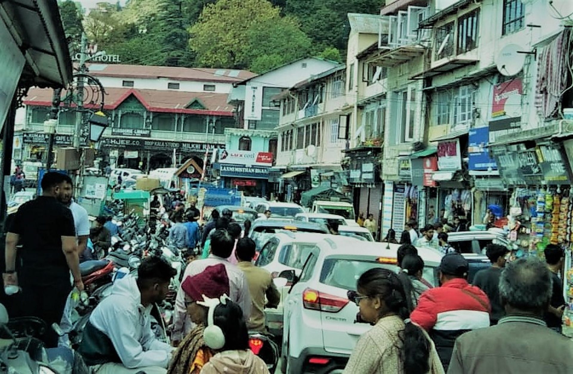 Weekend Jam on highway Chardham yatra passengers sweat in  heat Mussoorie Haridwar Uttarakhand Watch photos