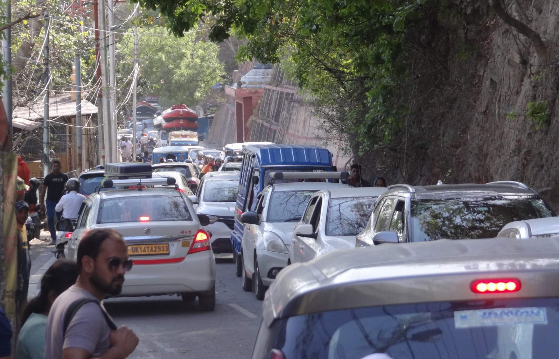 Tourist Crowd gathered on weekends traffic system disrupted Rishikesh Mussoorie haridwar Uttarakhand news