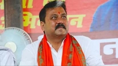 Bihar : मुजफ्फरपुर में भाजपा विधायक राजू सिंह पर FIR, अंचालधिकारी ने लगाया मारपीट का आरोप बिहार: मुजफ्फरपुर में बीजेपी विधायक राजू सिंह के खिलाफ एफआईआर, सर्किल ऑफिसर ने लगाया मारपीट का आरोप