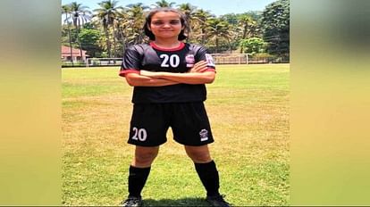 Farmer's daughter Riya will play from Churchill Brothers Football Club of Goa