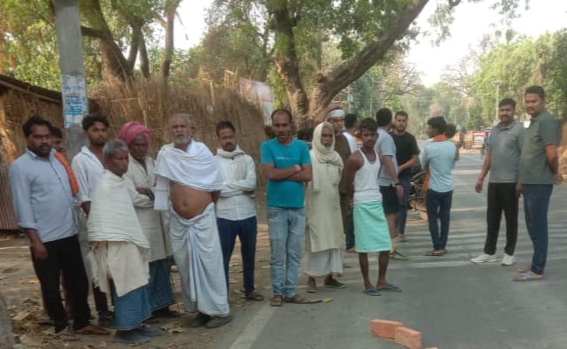 Laborer crushed to death by brick laden tractor trolley in ballia