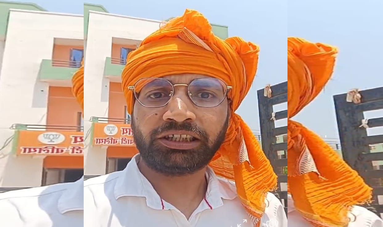 UP Nikay Chunav 2023Angry BJP worker sat on dharna due to ticket cut in Ballia