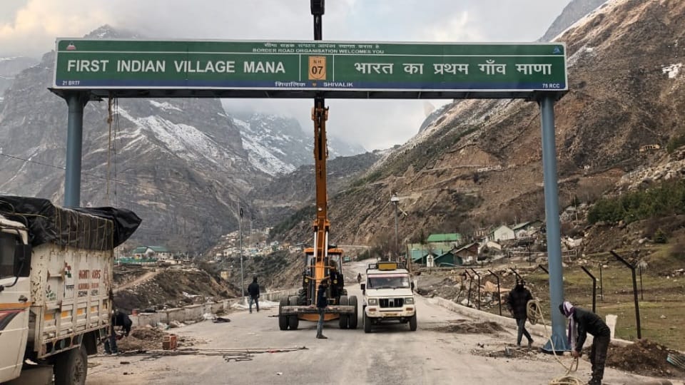 Badrinath Dham doors opened Today Icebergs are spread everywhere movement of villagers started in Mana
