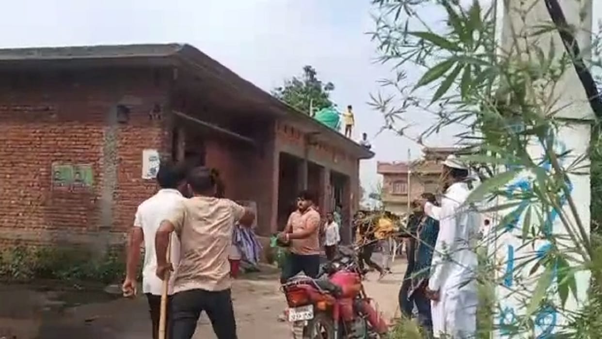 Bijnor News: Conflict and firing in two sides in old rivalry and three people injured