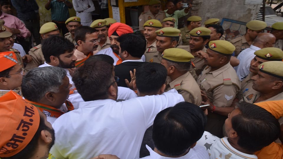 UP Nikay Chunav BJP, SP and independent candidates filed nominations in Bareilly