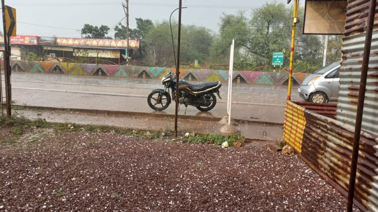 Chhattisgarh Weather Alert: Hail fell in Kabirdham Bemetara storm ruined mangoes in Kanker