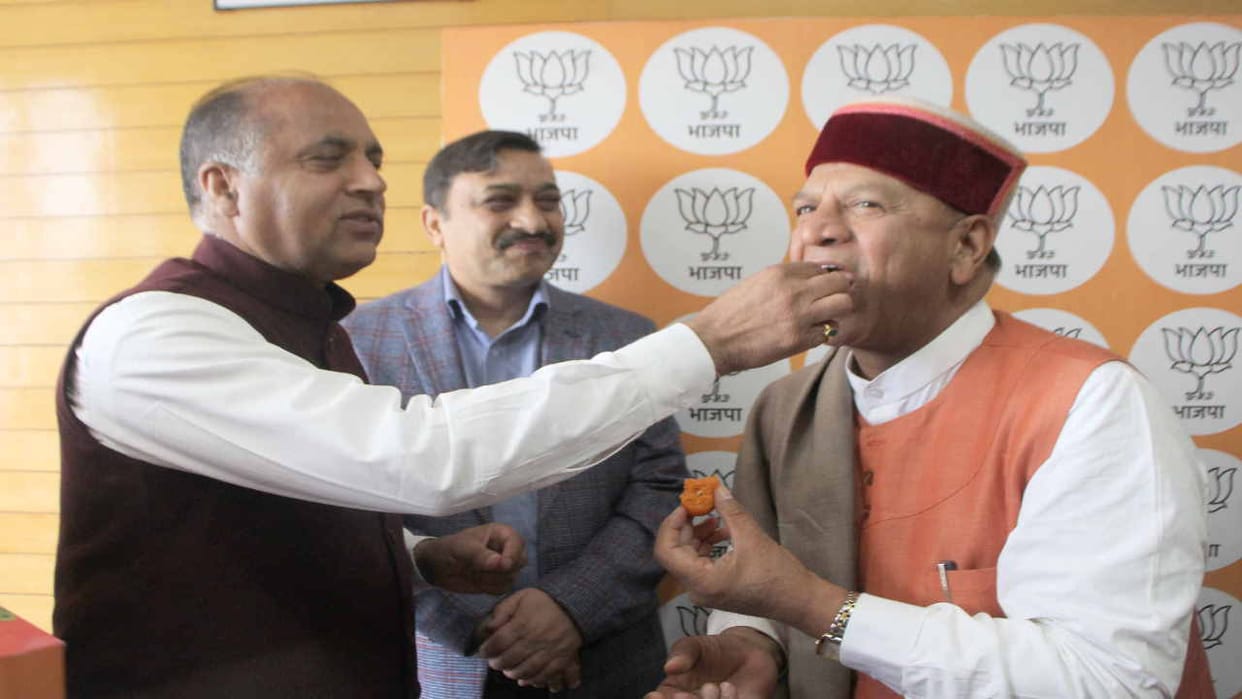 Dr. Bindal took over as BJP state president, Jairam and Pawan Rana fed laddoos