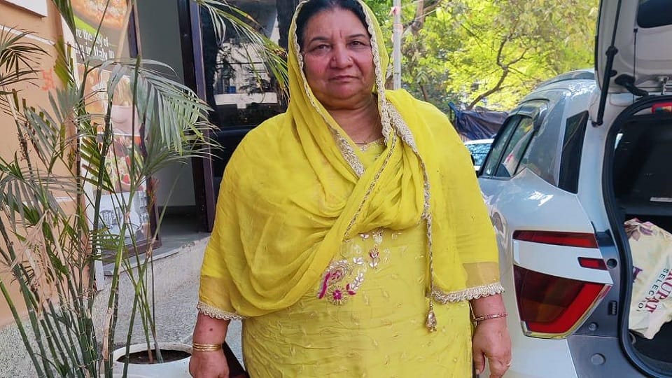 142 kg woman underwent knee surgery Due to obesity there was difficulty in walking