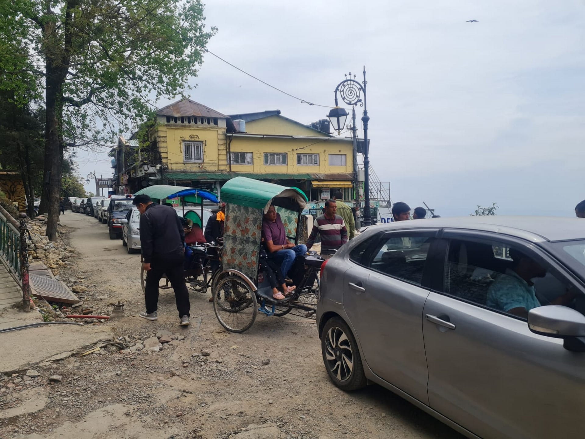 Weekend Jam tourists day who came to visit passed in jam for hours Dehradun Haridwar Mussoorie Uttarakhand