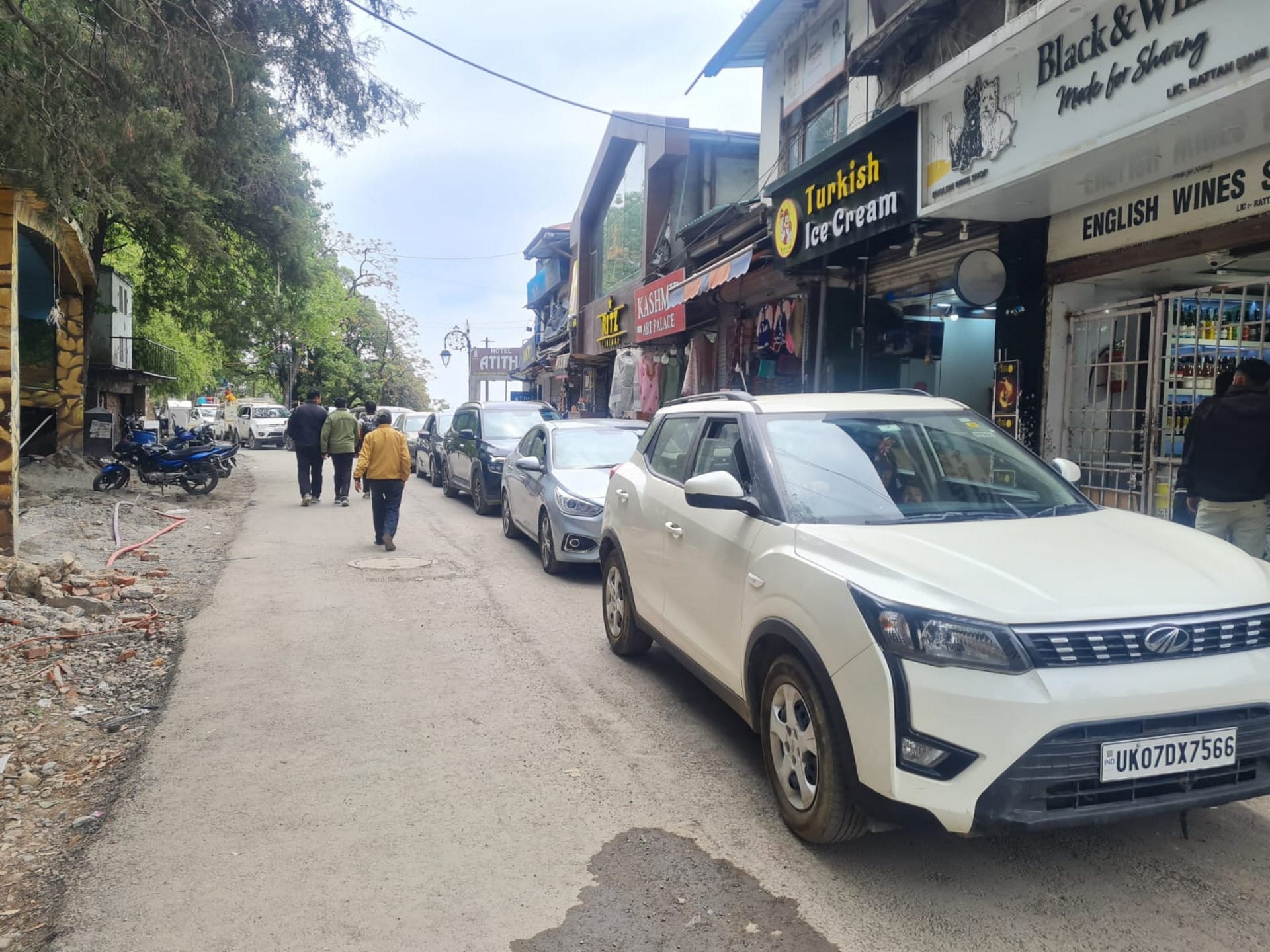 Weekend Jam tourists day who came to visit passed in jam for hours Dehradun Haridwar Mussoorie Uttarakhand