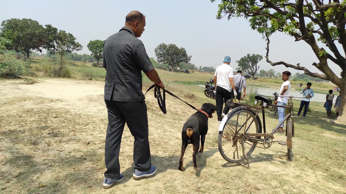 Dead body of seven years old girl found naked in jaunpur suspected of murder