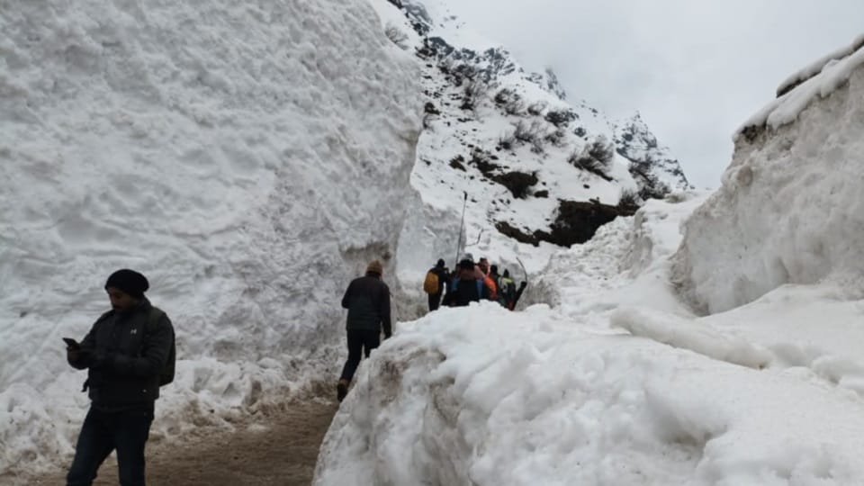 Kedarnath Dham Portals Open Pilgrims crowd even heavy Snow Uttarakhand Chardham Yatra 2023 news