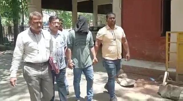 Mumbai Police nab man from Kandivali seize drugs