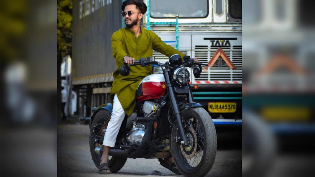Bike riding youth died due to Blue cow coming on road in Gorakhpur