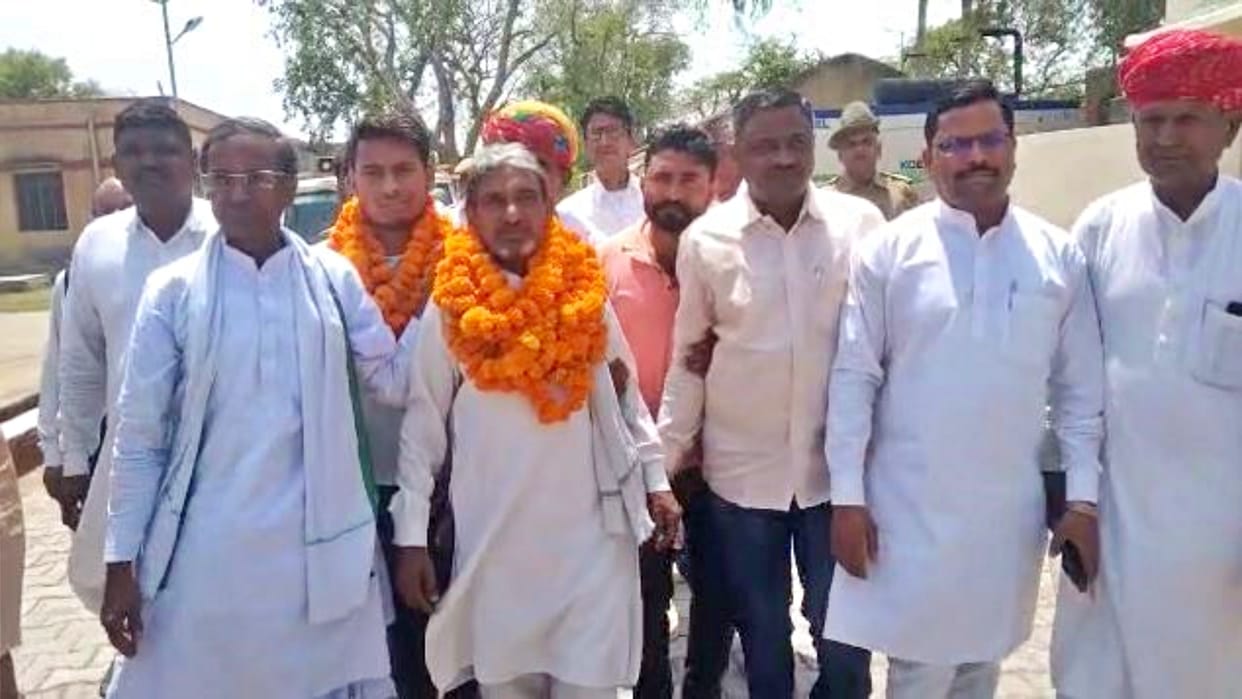 Murari Lal Saini reached the movement site after being released from jail