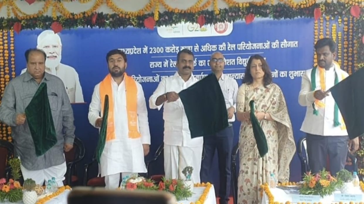 MP News Chhindwara-Mandla Fort electrified broad gauge line started PM Modi flagged off three new trains