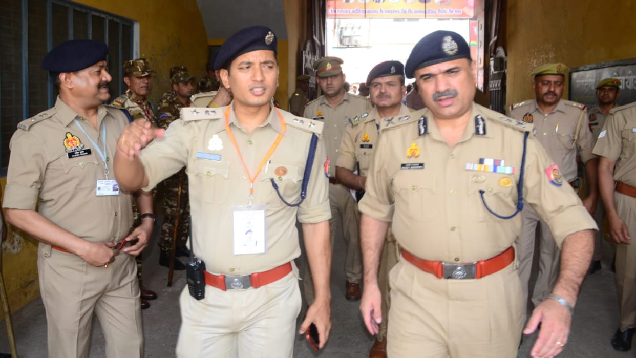 Shamli: Attack on Villagers during returning from rally of CM Yogi and vehicle vandalized