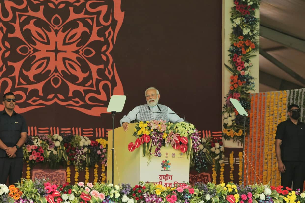 PM Modi in Rewa: Modi says parties run their shops by dividing the people of the villages