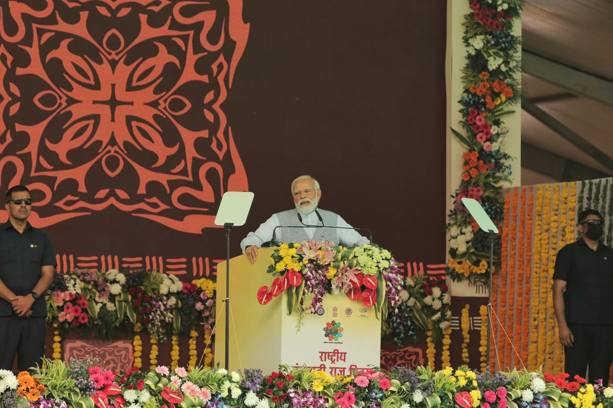 PM Modi in Rewa: Modi says parties run their shops by dividing the people of the villages