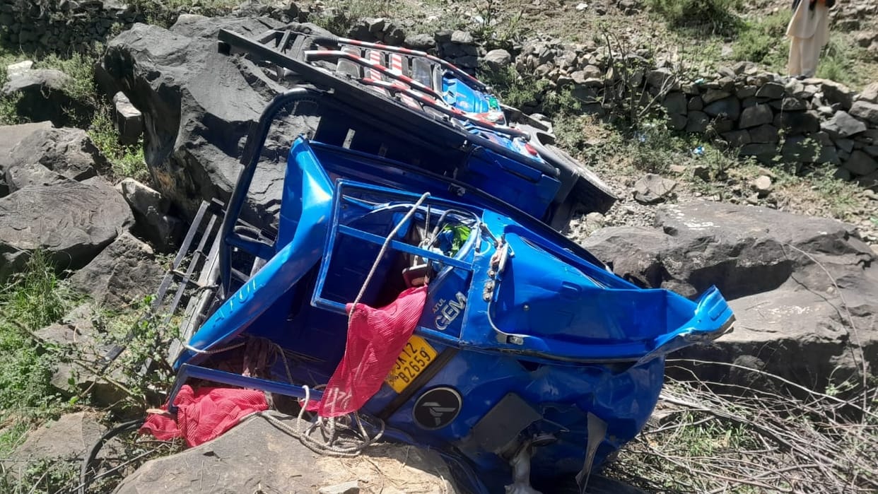Road accident in Poonch two vehicles fell into the ditch four injured