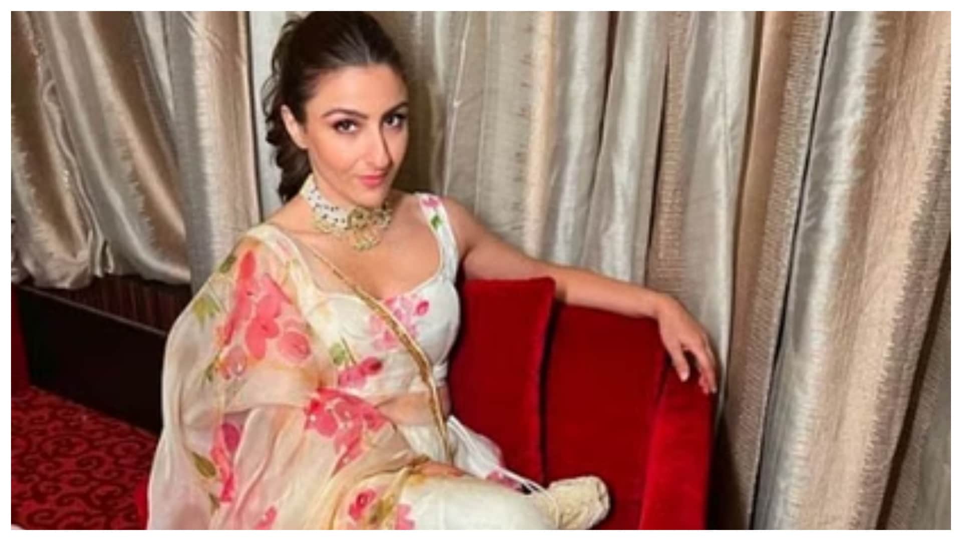 Bollywood Actress wrote books Sonali Bendre Twinkle Khanna Soha Ali Khan Shilpa Shetty