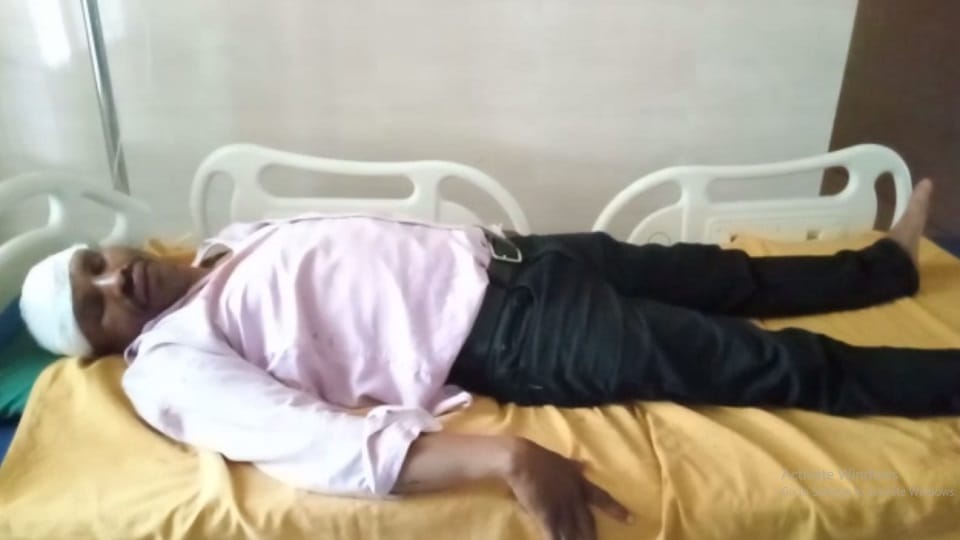 teacher who went to do economic survey in Janjgir Champa was beaten up by 3 people hostage in house