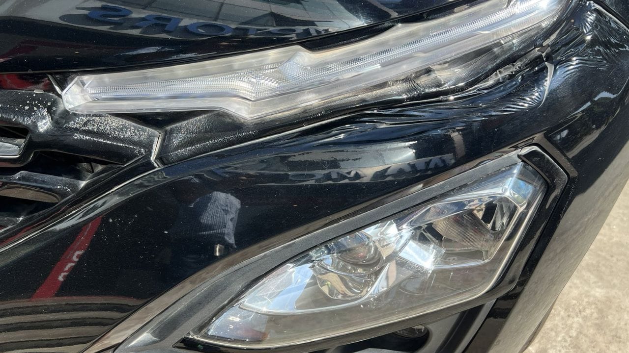 tata mid size suv harrier front bumper and grill melt in hot bengaluru, photos viral