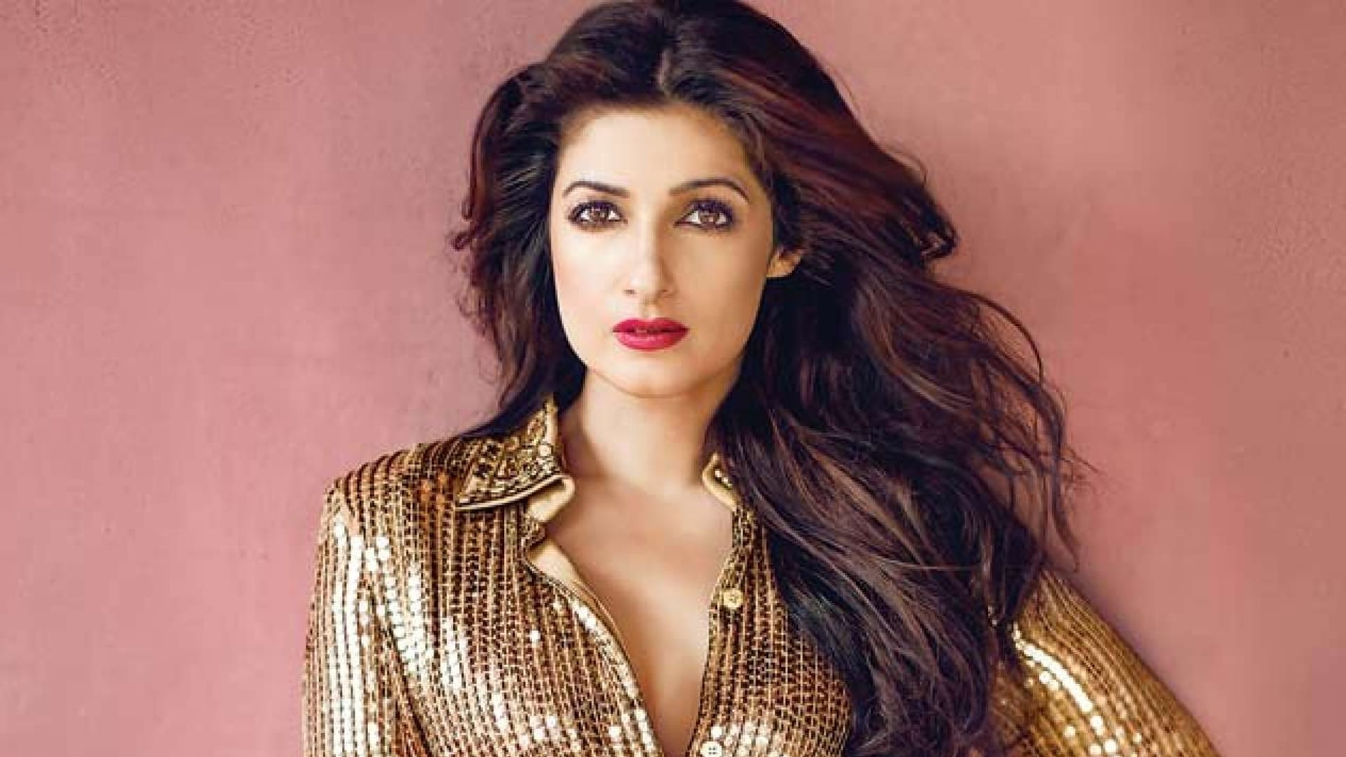 Twinkle Khanna shared unseen picture mother Dimple Kapadia says I could easily pass off as her bouncer