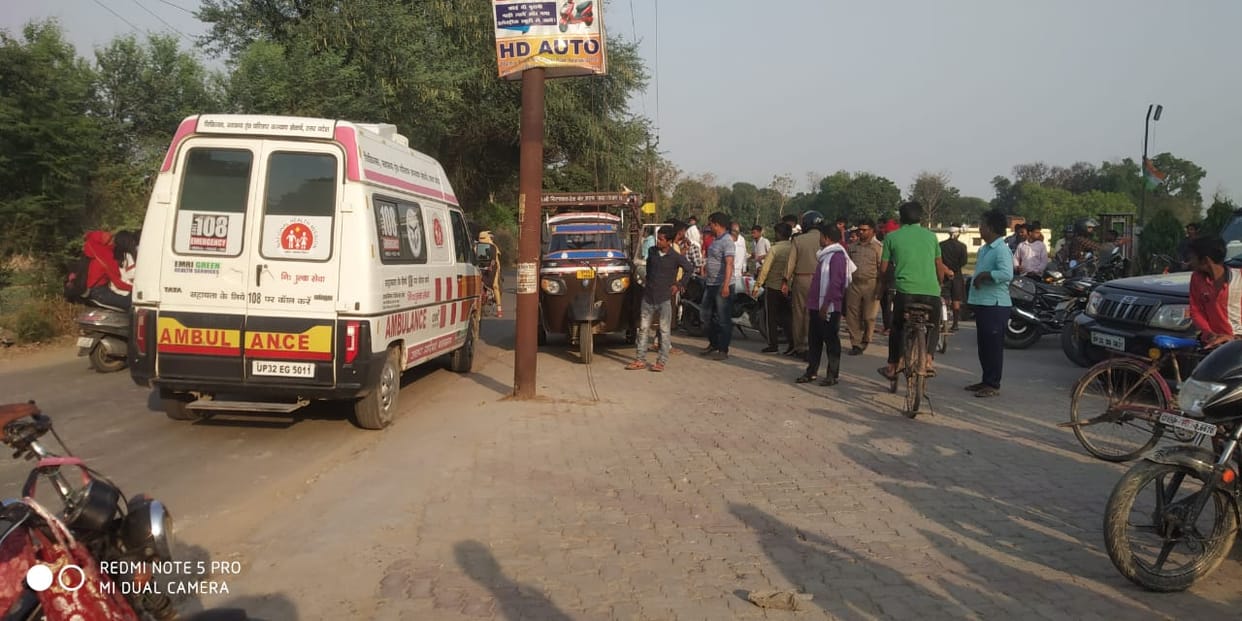 Road Accident in varanasi Bike rider youth dies due to hit by tractor trolley collision
