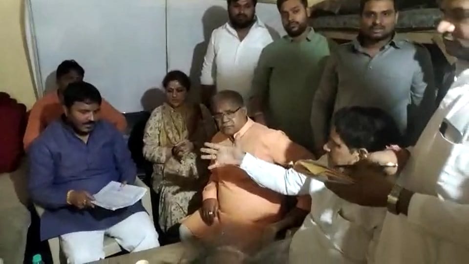 BJP MLA office became an arena in Ghaziabad workers clashed with each other