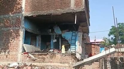 Bihar Blast : बंद घर के अंदर हुआ इतना तेज धमाका कि कमरे की सारी दीवारें जमींदोज़, नवादा पुलिस चौंकी बिहार: नवादा में विस्फोट से मकान मलबे में तब्दील हो गया. पुलिस जांच में जुटी है