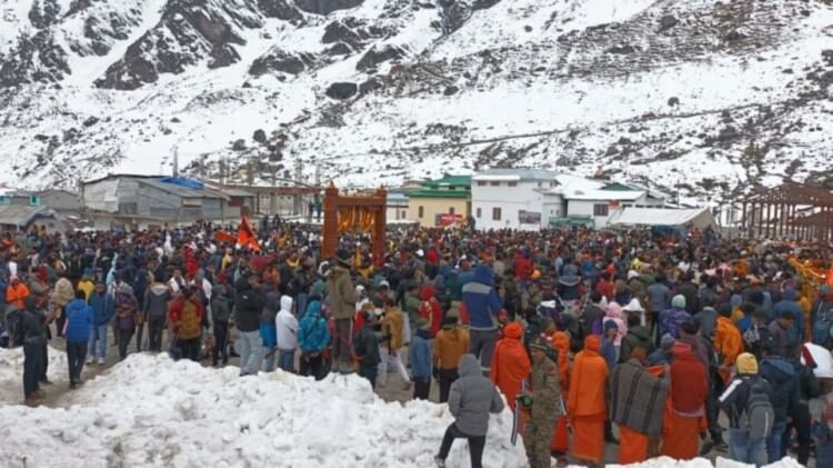 Kedarnath Dham Doors Open Huge crowd of Pilgrims gathered Uttarakhand Char Dham Yatra 2023 photos