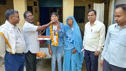 UP board result 2023: भदोही में बेटियों का जलवा, हाईस्कूल में साधना और इंटर में सोनम मौर्य बनीं जिला टॉपर UP board result 2023: Daughters shine in Bhadohi, Sadhna in high school and Sonam Maurya became district toppe