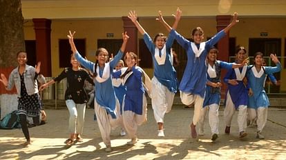 UP Board: अलीगढ़ से हाईस्कूल में प्रगति, तो इंटर में रितु ने किया जिला टॉप, गांव की मेधा शहर पर पड़ी भारी Aligarh topper Pragti in high school Ritu in Inter