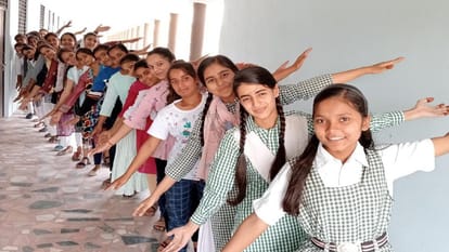 Names of 11 students of the district included in the top ten list of the state, excellent performance in Inter