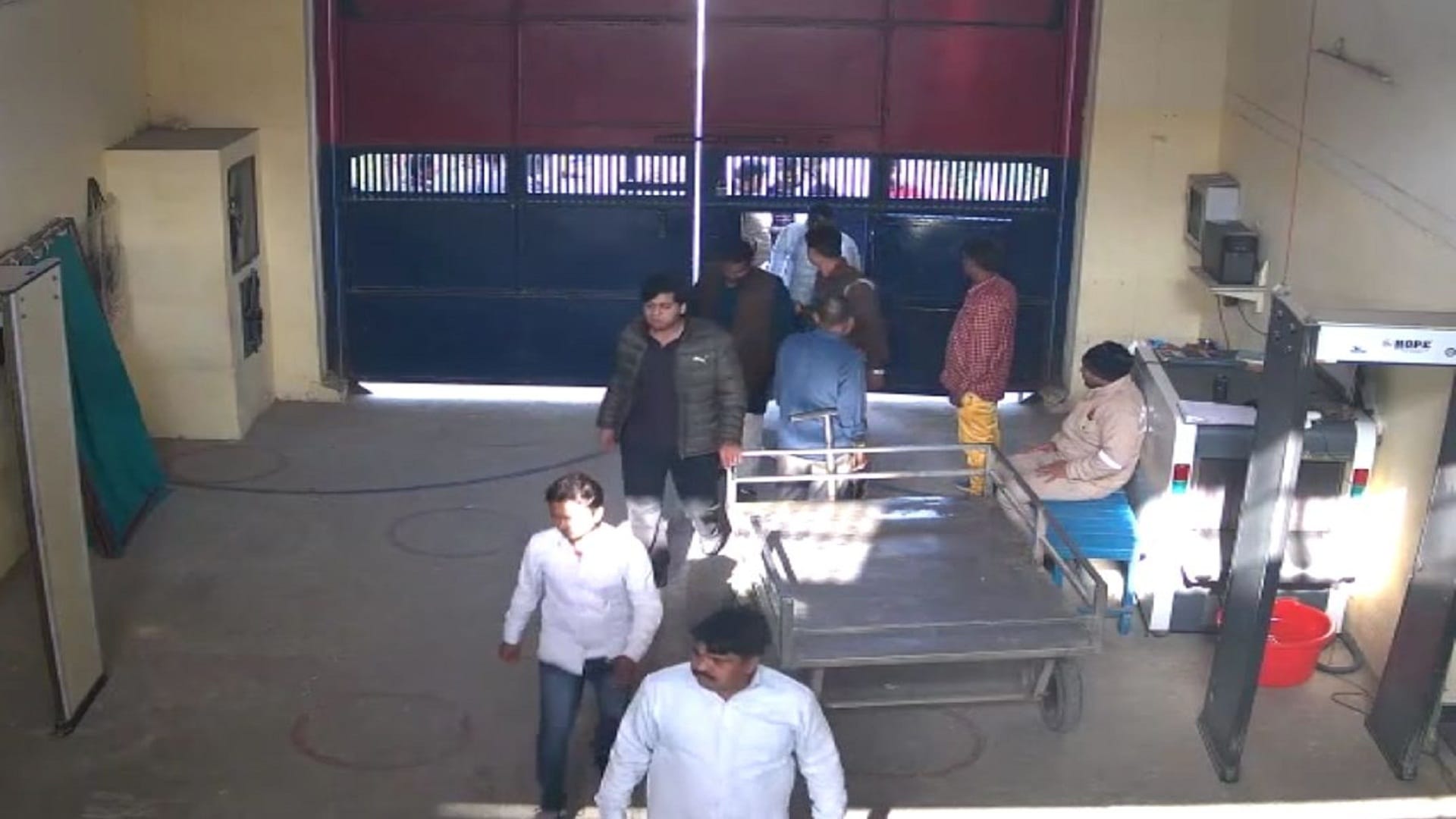बरेली जेल में अशरफ से मिलने पहुंचा असद और गुड्डू मुस्लिम। फाइल फोटो