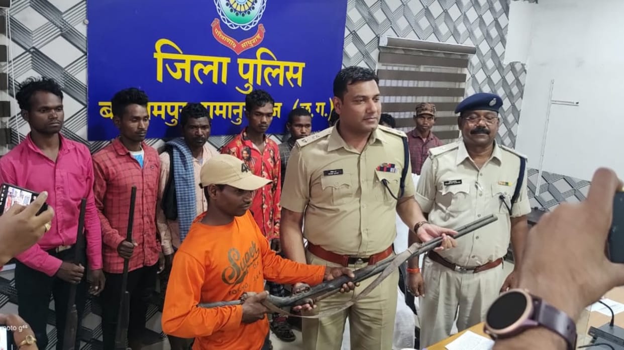 nine naxalite surrendered with guns and IEDs in Ambikapur