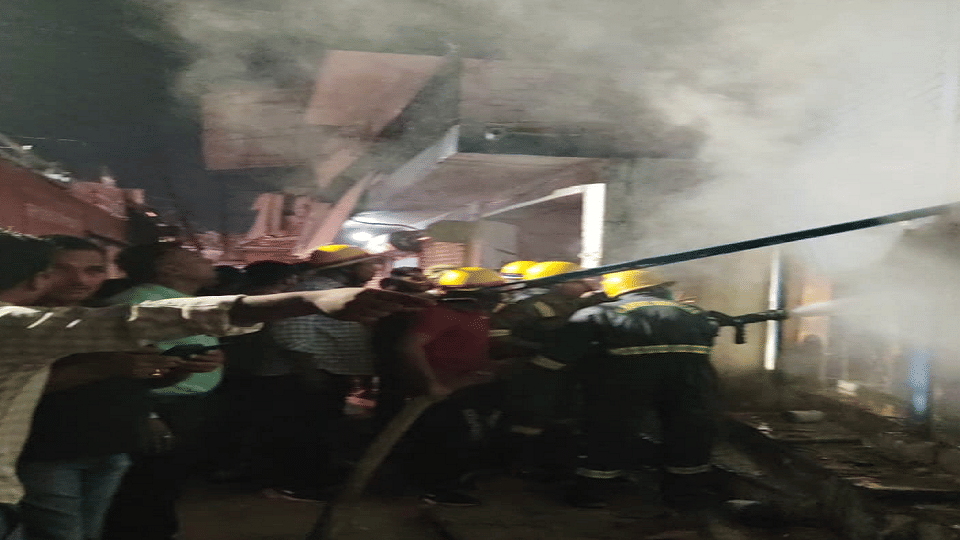 massive fire broke out in a plywood shop in gorakhpur