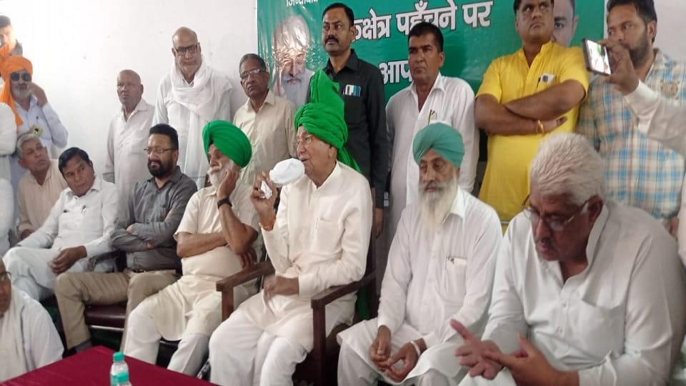 Former Chief Minister Om Prakash Chautala said in Kurukshetra, people ready to oust BJP from power