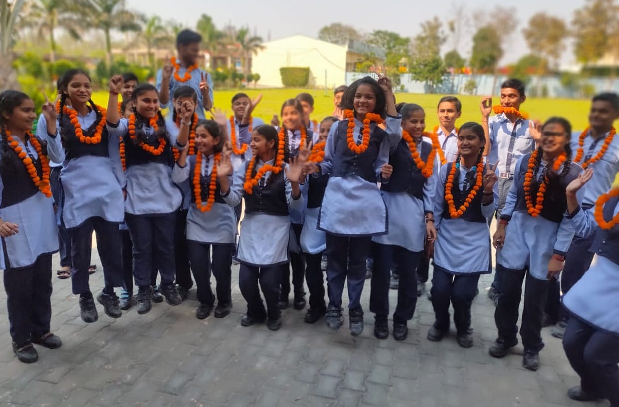 UP Board Result 2023, Students of Hardoi dominate the top ten list of the state, two boys and four girls are i