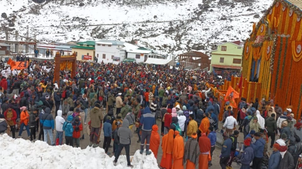 Kedarnath Dham Doors Open Huge crowd of Pilgrims gathered Uttarakhand Char Dham Yatra 2023 photos