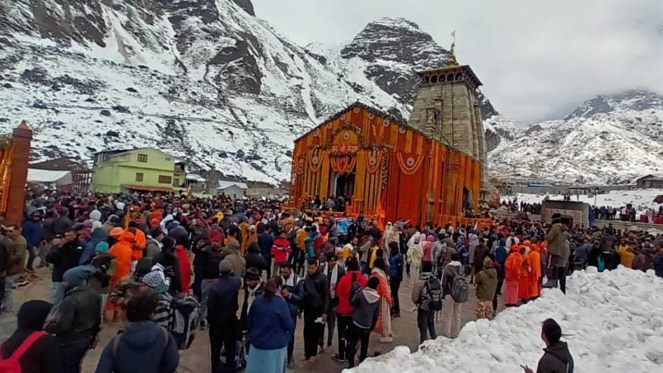 Kedarnath Dham Doors Open Huge crowd of Pilgrims gathered Uttarakhand Char Dham Yatra 2023 photos