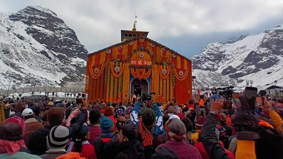 Kedarnath Dham Doors Open Huge crowd of Pilgrims gathered Uttarakhand Char Dham Yatra 2023 photos