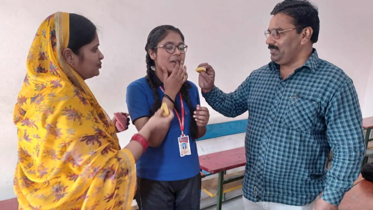 Girls top possion in Maharajganj UP Board exam Result 2023