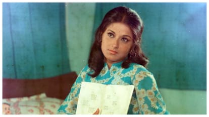 Moushumi Chatterjee recalls when amitabh bachchan saw her with messy makeup he start laughing at her