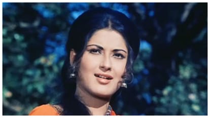 Moushumi Chatterjee recalls when amitabh bachchan saw her with messy makeup he start laughing at her