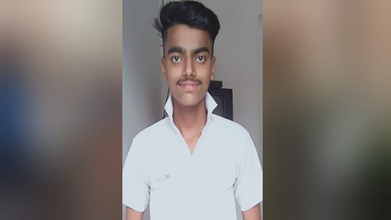 UP Board Result: son Shivam of welder has topped the district in 12th and wants to become a computer engineer
