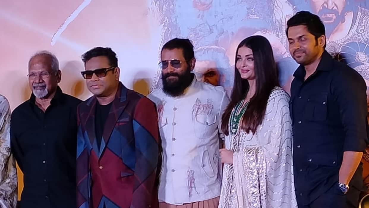 Actress Aishwarya Rai Bachchan Touches Mani Ratnam Feet At Ponniyin Selvan 2 Trailer launch Event
