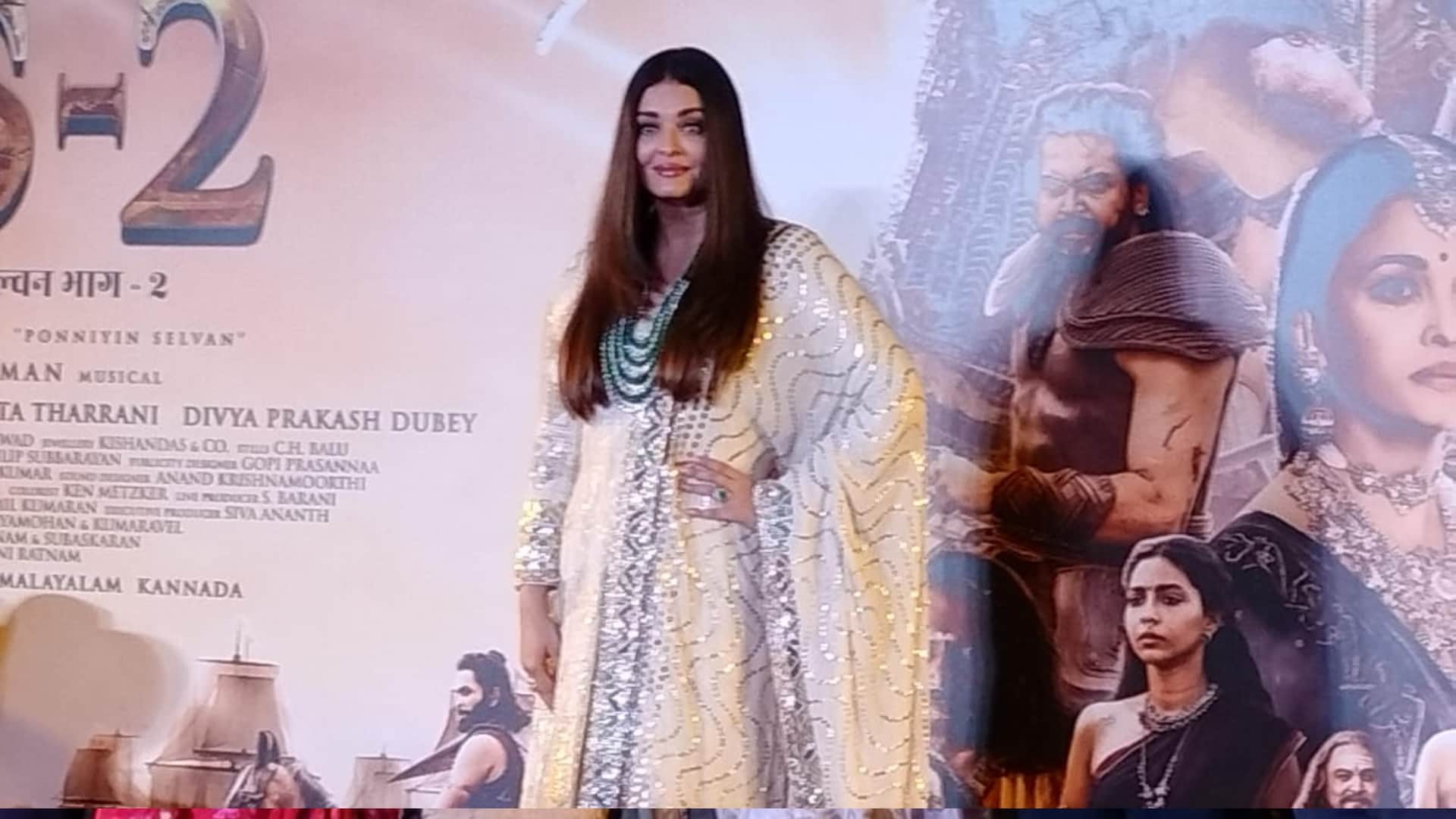 Actress Aishwarya Rai Bachchan Touches Mani Ratnam Feet At Ponniyin Selvan 2 Trailer launch Event